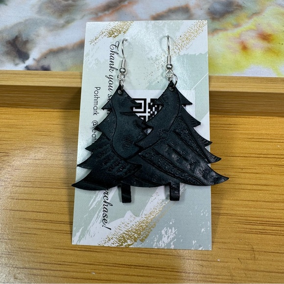 Christmas Classic Tree Earrings embossed green leather hand crafted - Picture 6 of 6